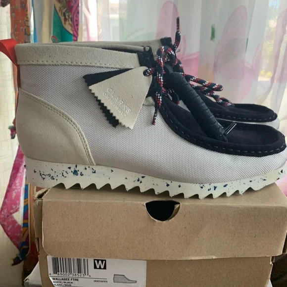Clarks Chukka Boots in Cream and Black Men main image 3